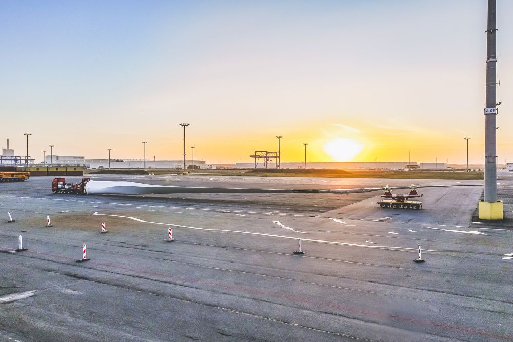 Transport of a wind turbine blade on a DOLL vehicle at sunset at the port